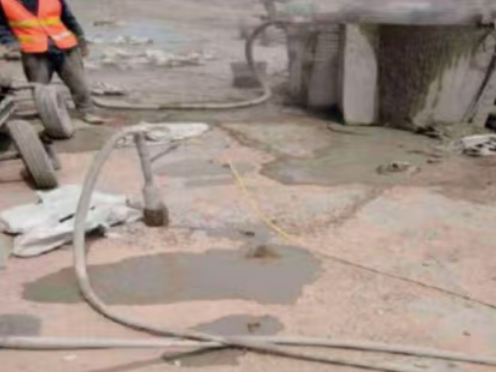 平顺水泥混凝土路面板底注浆技术 路面脱空注浆整治方案