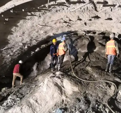 平顺隧道拱顶带模注浆料，微膨胀注浆料的特点及施工工艺